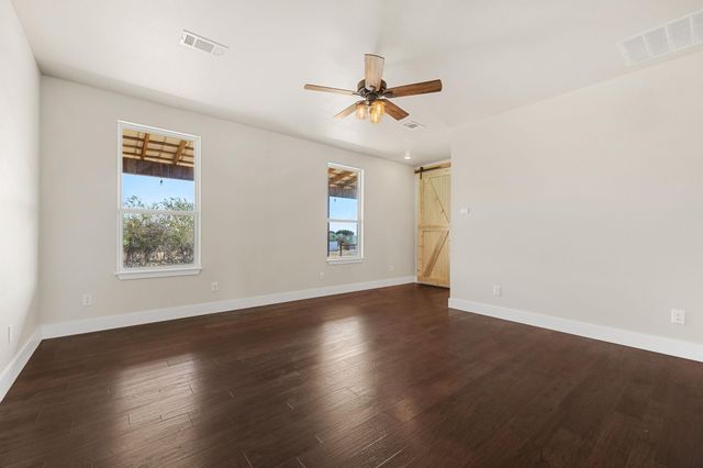 5777 County Road 236 RD, Liberty Hill, TX 78642