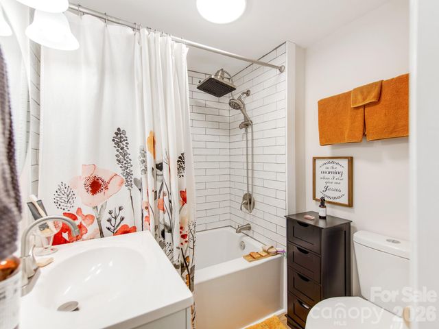 102 Lanier Street, Mount Holly, NC 28120
