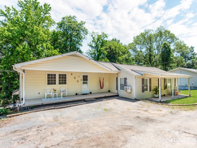 102 Lanier Street, Mount Holly, NC 28120