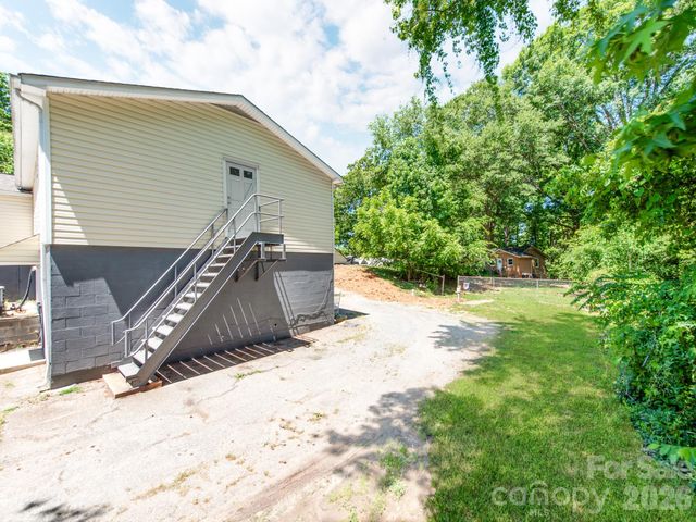 102 Lanier Street, Mount Holly, NC 28120