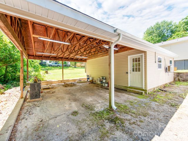 102 Lanier Street, Mount Holly, NC 28120