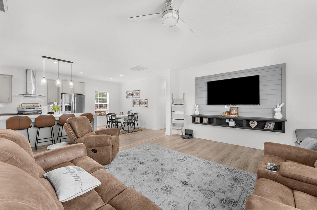 Image 5 of property listing at 145 Hidden Hills Road, Cross, SC 29436