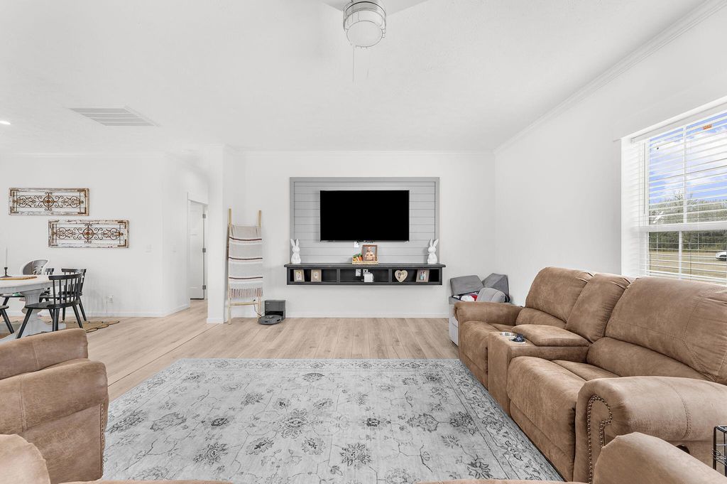 Image 7 of property listing at 145 Hidden Hills Road, Cross, SC 29436