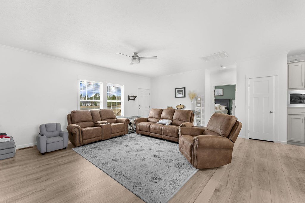 Image 8 of property listing at 145 Hidden Hills Road, Cross, SC 29436