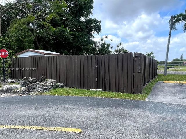 8794 SW 12th St 105, Miami, FL 33174