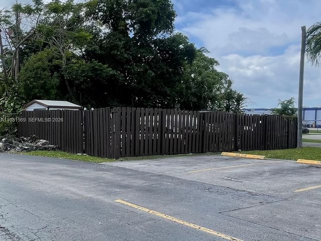 8794 SW 12th St 105, Miami, FL 33174