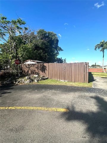 8794 SW 12th St 105, Miami, FL 33174