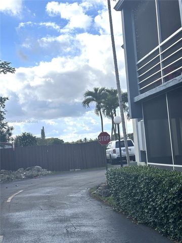 8794 SW 12th St 105, Miami, FL 33174