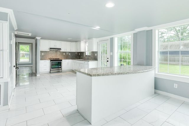 336 N Rockisland Street, Angleton, TX 77515