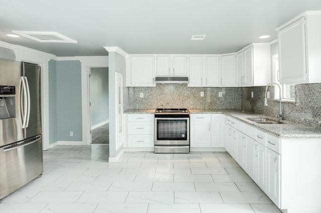 336 N Rockisland Street, Angleton, TX 77515