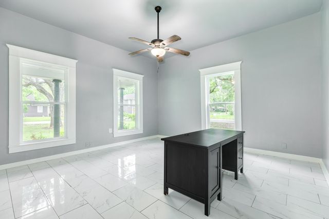 336 N Rockisland Street, Angleton, TX 77515