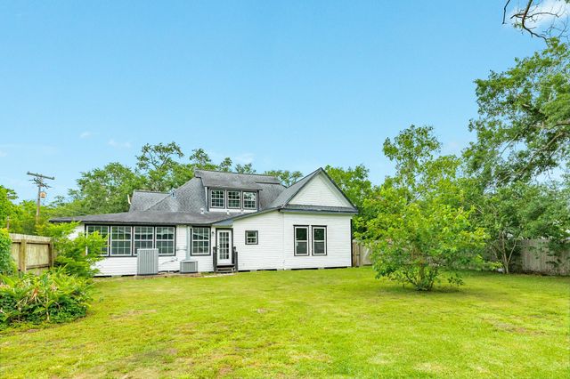 336 N Rockisland Street, Angleton, TX 77515