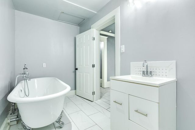 336 N Rockisland Street, Angleton, TX 77515