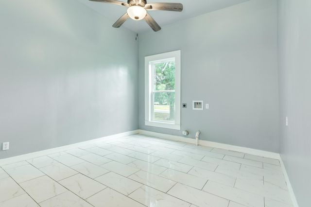 336 N Rockisland Street, Angleton, TX 77515