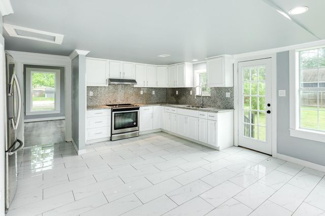 336 N Rockisland Street, Angleton, TX 77515