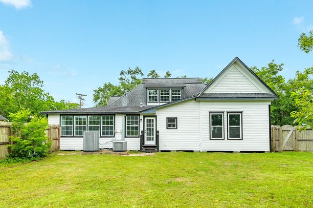 336 N Rockisland Street, Angleton, TX 77515