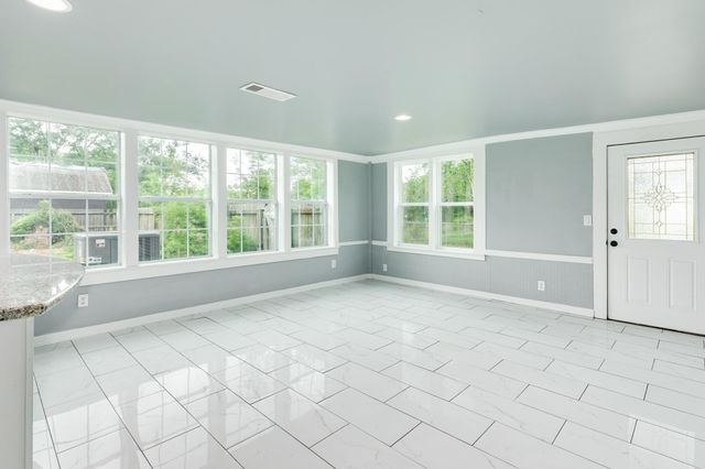 336 N Rockisland Street, Angleton, TX 77515