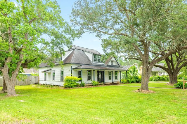 336 N Rockisland Street, Angleton, TX 77515