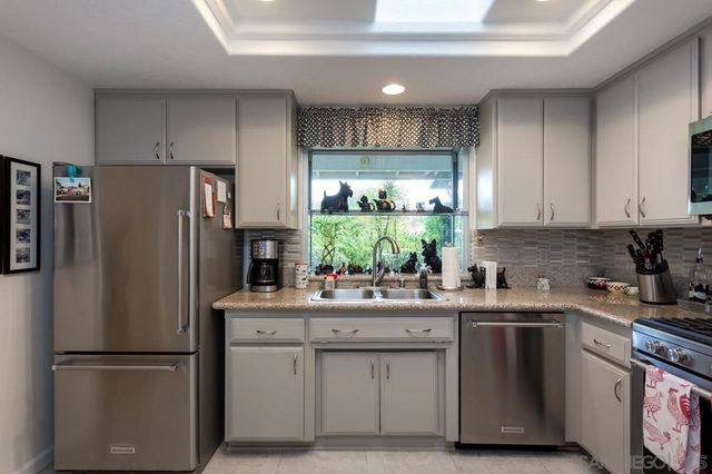 10565 Burned Oak Lane, Escondido, CA 92026