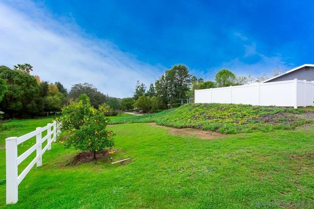 10565 Burned Oak Lane, Escondido, CA 92026