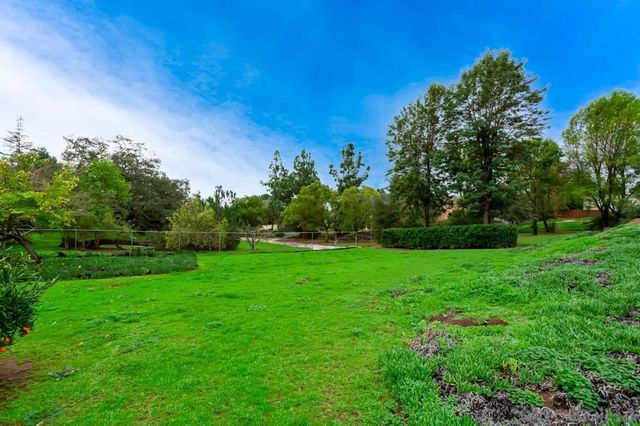 10565 Burned Oak Lane, Escondido, CA 92026