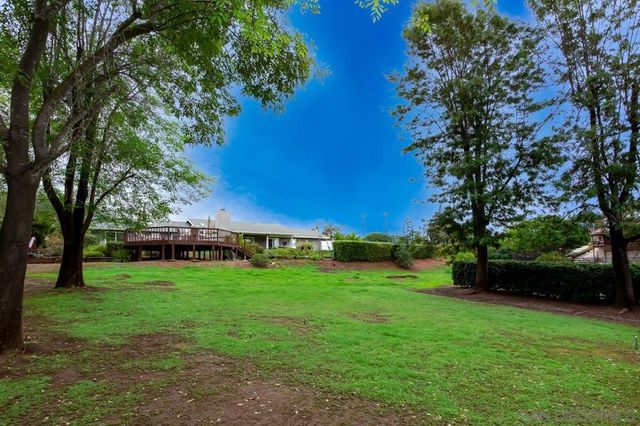 10565 Burned Oak Lane, Escondido, CA 92026