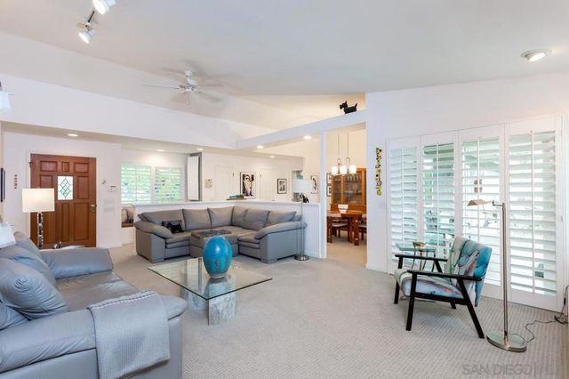 10565 Burned Oak Lane, Escondido, CA 92026