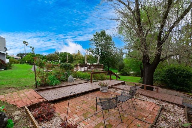 10565 Burned Oak Lane, Escondido, CA 92026