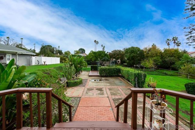 10565 Burned Oak Lane, Escondido, CA 92026