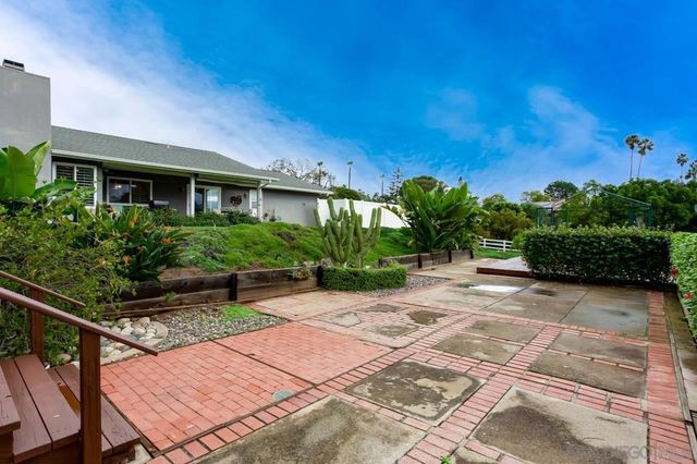 10565 Burned Oak Lane, Escondido, CA 92026