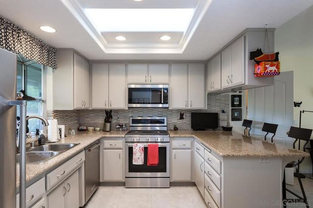 10565 Burned Oak Lane, Escondido, CA 92026