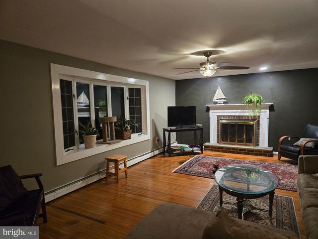 1086 TOWNSEND CIR, Wayne, PA 19087