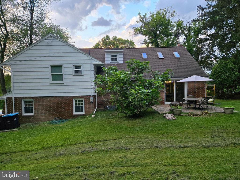 1086 TOWNSEND CIR, Wayne, PA 19087