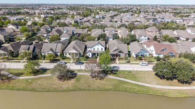 16627 Amelia Island Drive, Cypress, TX 77433