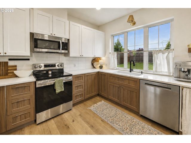 104 W McDowell Ct, Yacolt, WA 98675