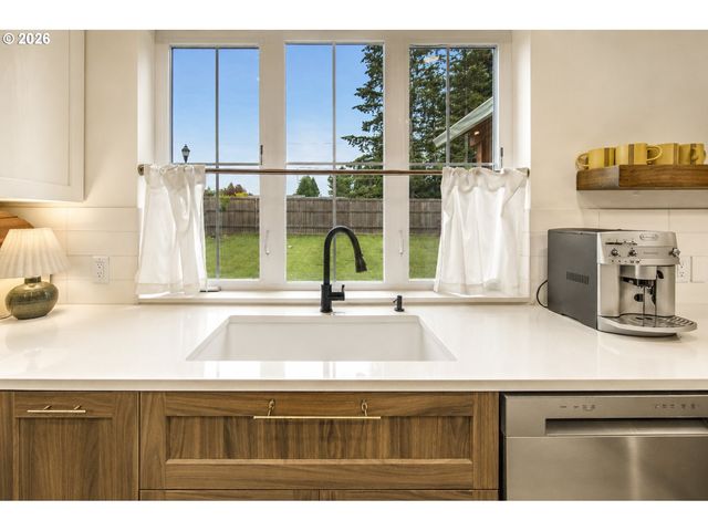 104 W McDowell Ct, Yacolt, WA 98675