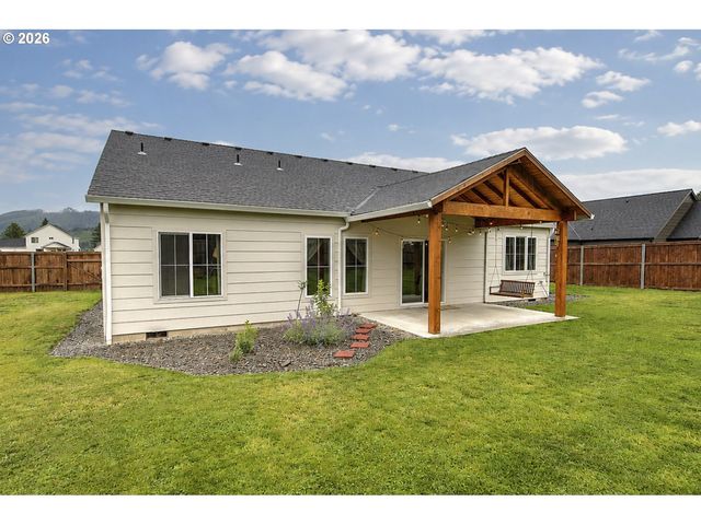 104 W McDowell Ct, Yacolt, WA 98675