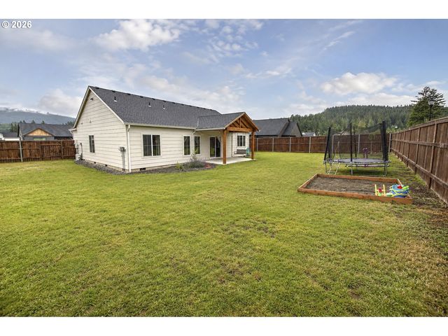 104 W McDowell Ct, Yacolt, WA 98675