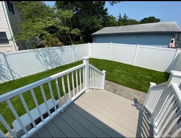 11 Stan Haven Place, East Northport, NY 11731