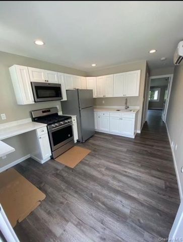 11 Stan Haven Place, East Northport, NY 11731