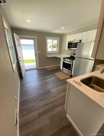 11 Stan Haven Place, East Northport, NY 11731