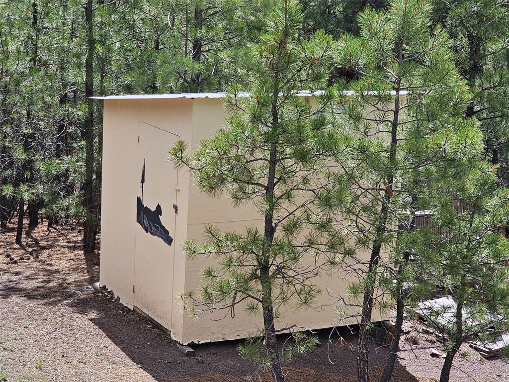 Image 14 of property listing at 218 Upper Sawmill Creek Lane, Cascade, MT 59421