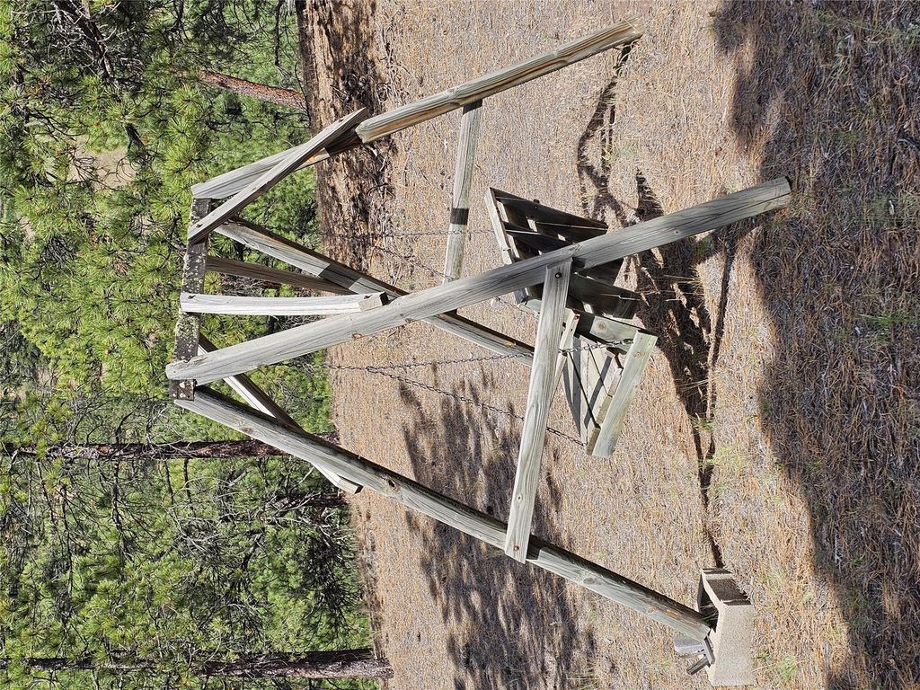 Image 6 of property listing at 218 Upper Sawmill Creek Lane, Cascade, MT 59421