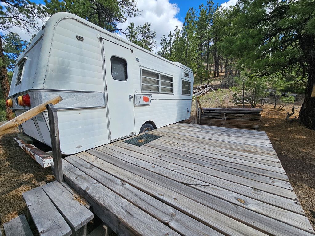 Image 9 of property listing at 218 Upper Sawmill Creek Lane, Cascade, MT 59421