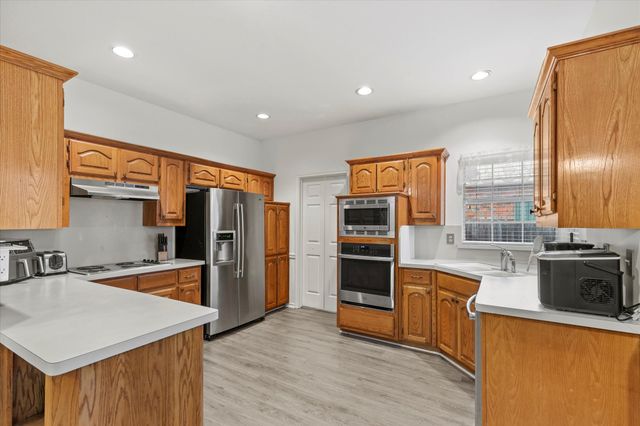 1021 Crestwood Court, Desoto, TX 75115