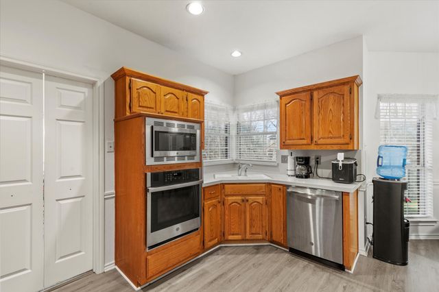 1021 Crestwood Court, Desoto, TX 75115