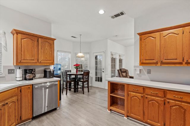 1021 Crestwood Court, Desoto, TX 75115