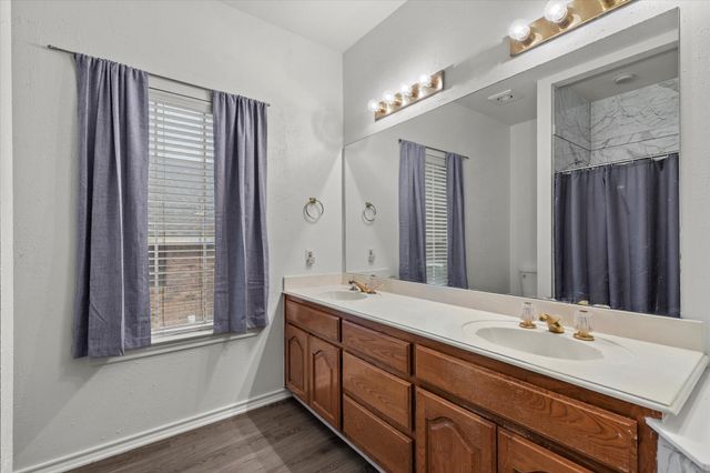 1021 Crestwood Court, Desoto, TX 75115