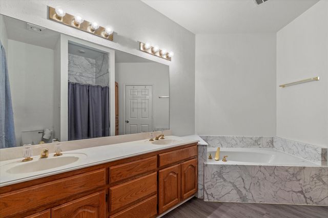 1021 Crestwood Court, Desoto, TX 75115