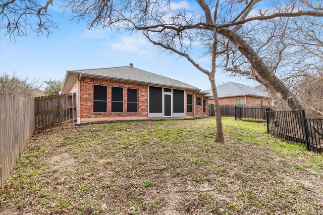 1021 Crestwood Court, Desoto, TX 75115